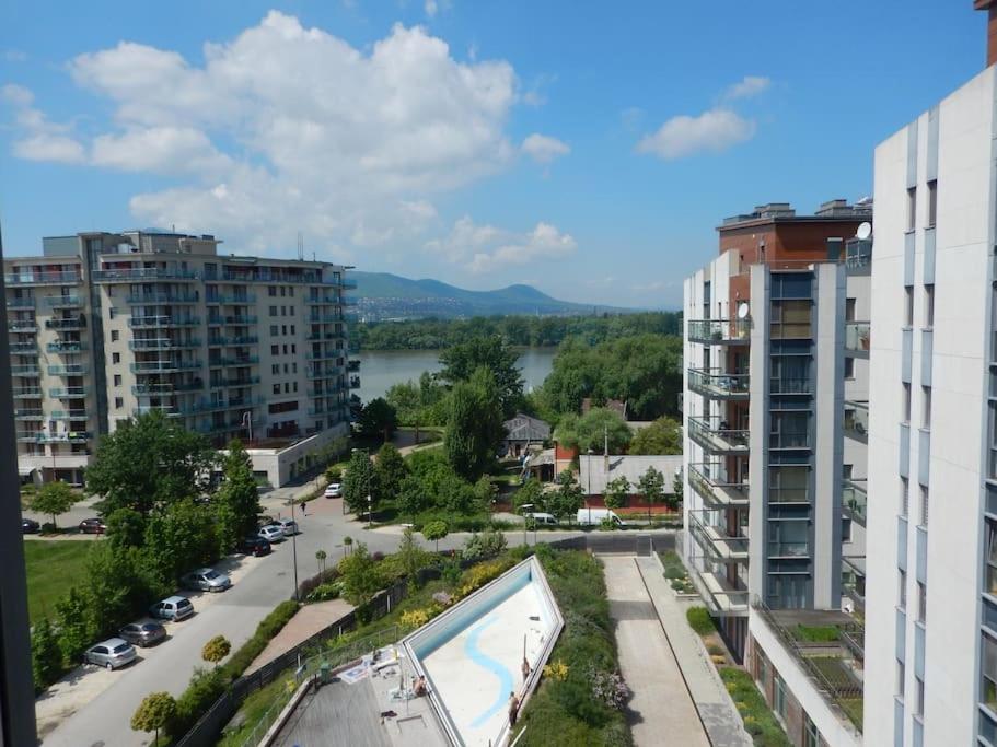 Imádnivaló medencés hotellakás szaunával. Budapest Kültér fotó